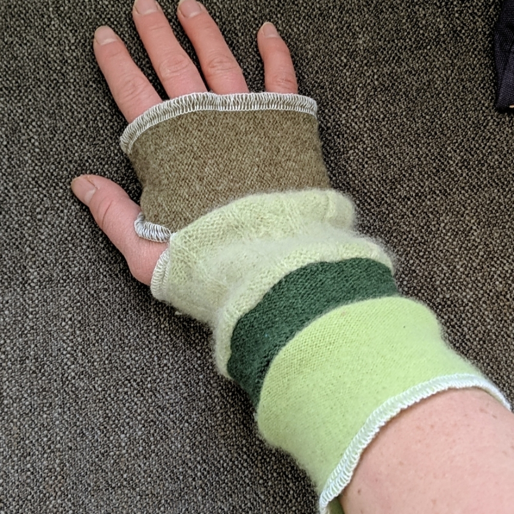 ⭐ 5/$25! Hand made hand warmers